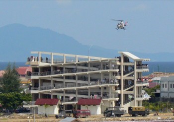 Police helicopter landing on a new tsunami vertical evacuation building during Banda Aceh’s first tsunami drill, 2008. Photo: Graham Leonard