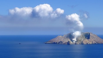 Whakaari/White Island emitting a “puffy” gas and steam plume on 26 February 2013